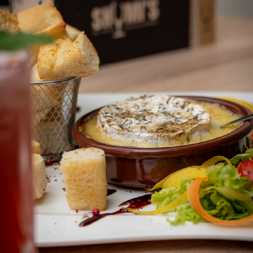 Le camembert rôti de la carte plats à partager du Shumi's à Bourgoin-Jallieu